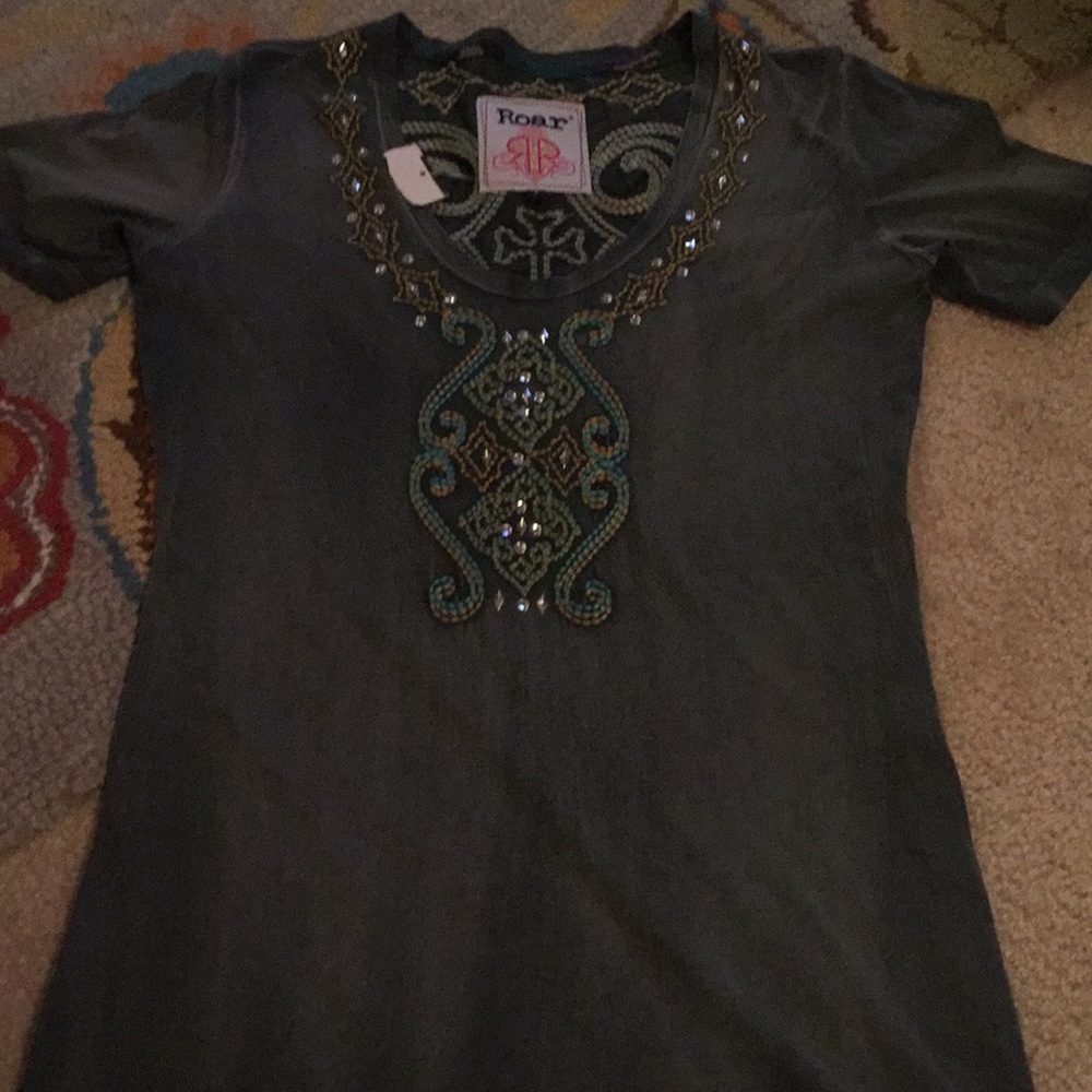 Woman Roar shirt size L...NWT! Bling !!